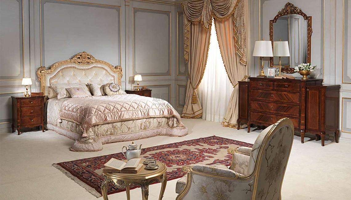 Classic french 19th century style bedroom 边柜