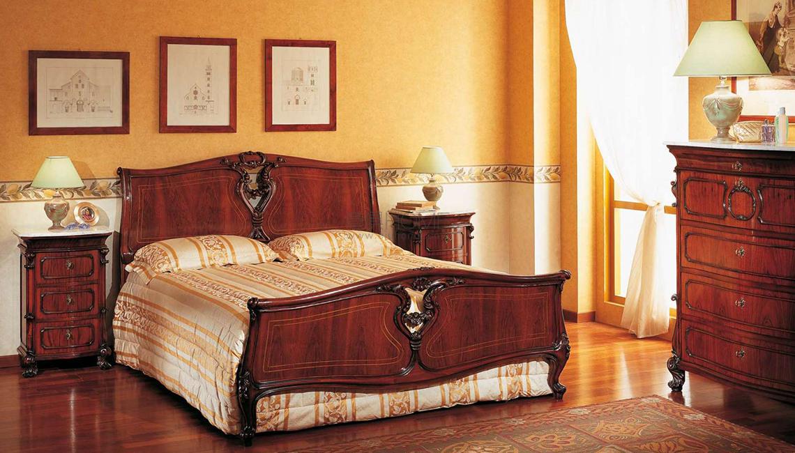 Sicilian bedroom 18th century 边柜