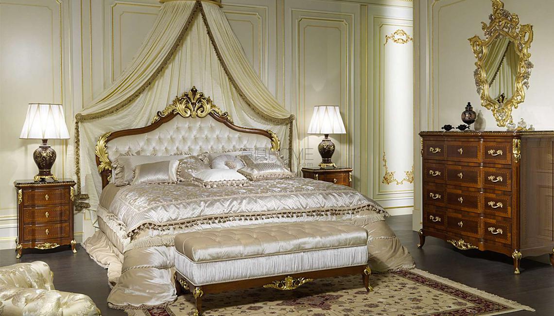 Classic room decor Louis XV France 床头柜