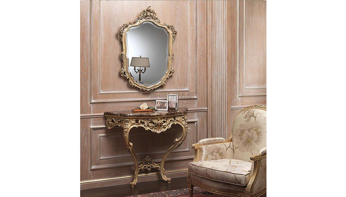 VIMERCATIBoiserie and portals on project 玄关桌