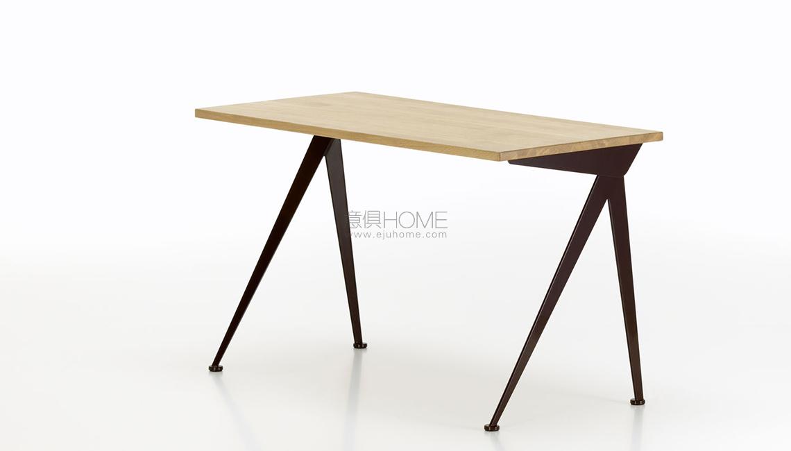 Compas Direction 书桌