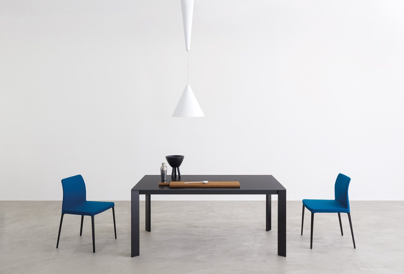 Every + Grid 长餐桌